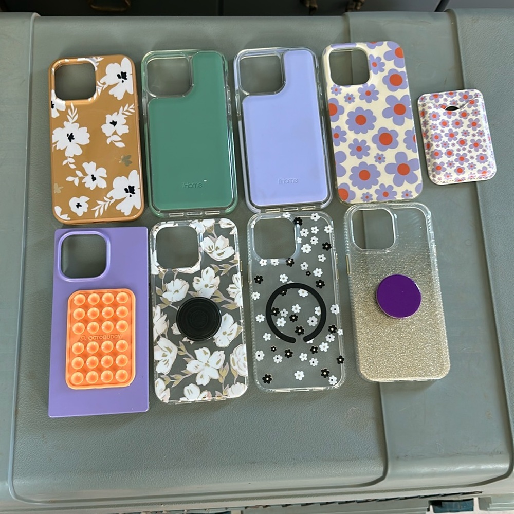 8 iPhone 14 Pro Max cases with accessories